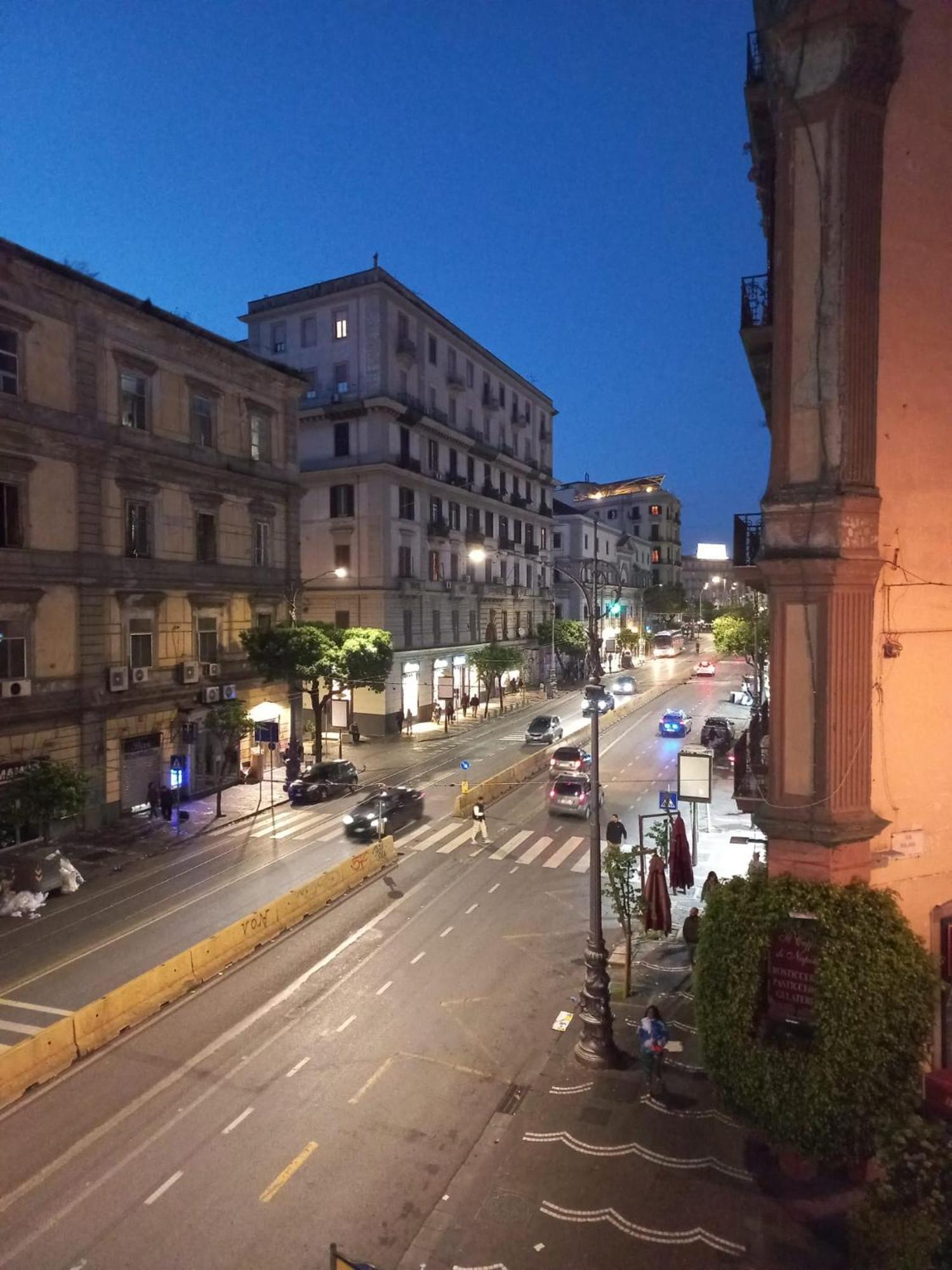 La Dimora Di Cinzia Apartment Наполи Екстериор снимка